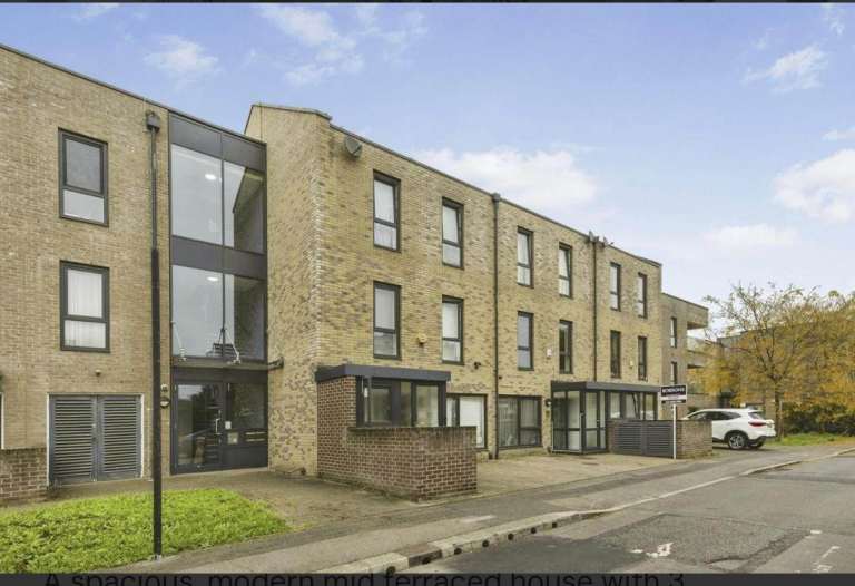 4 Bed Terraced House, Rayners Lane, HA2