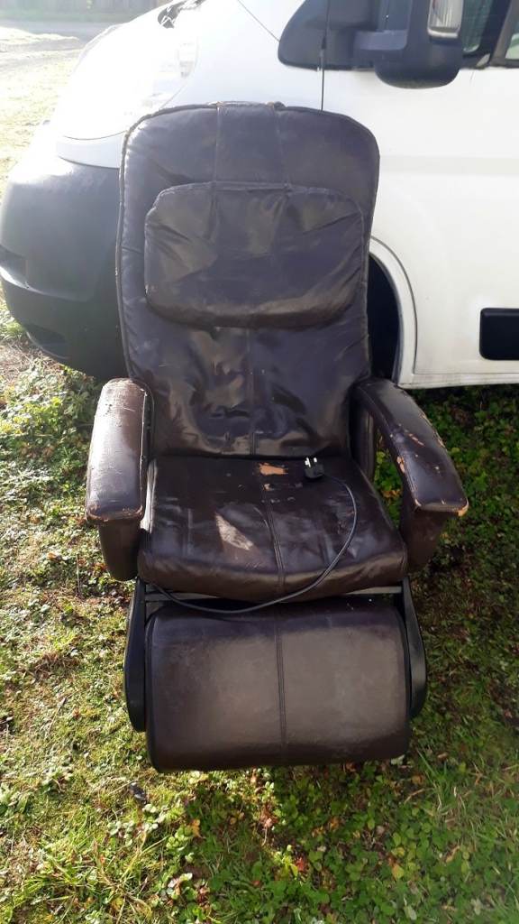 Top-of-the-range massage chair (fully electric)