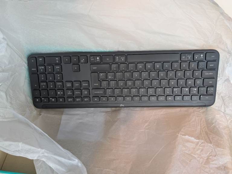 Logitech K780 Multi-Device Wireless Keyboard – UK QWERTY – Excellent Condition, Boxed