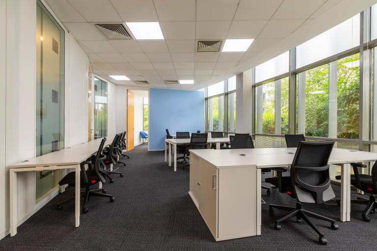 Reading - RG61PT \ Office Space for Rent with a 5-Desk Layout