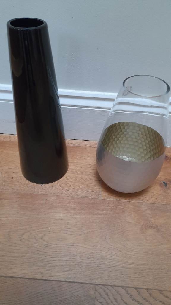 2 ceramic / glass vases