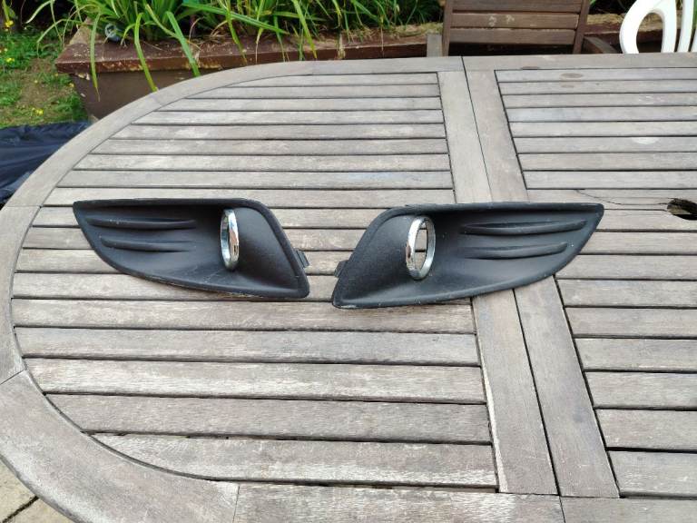 Fiesta Mk 7 / 7.5 fog light surrounds and one fog light 