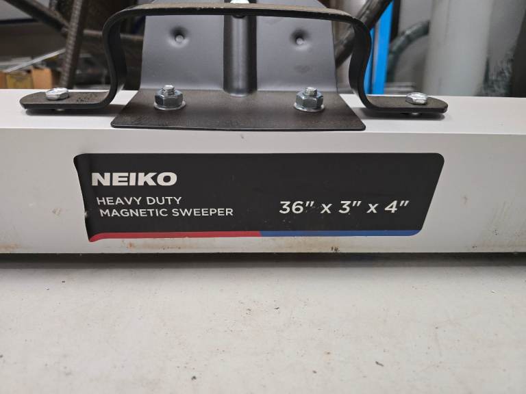NEIKO 36" Heavy Duty Magnetic Sweeper