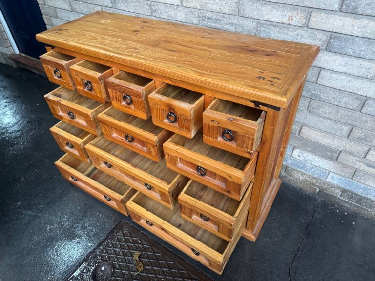 Rustic Solid pine merchant chest of drawers very good condition possible delivery