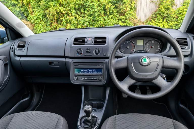 Skoda, FABIA, Hatchback, 2012, Manual, 1598 (cc), 5 doors