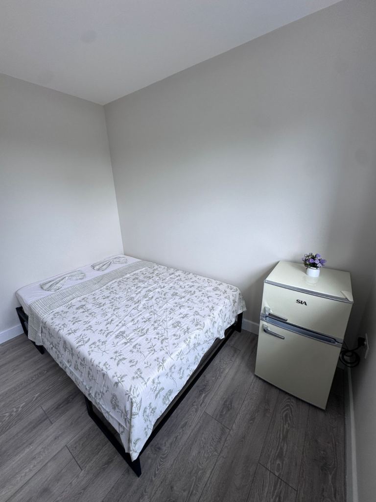 🎉LARGE DOUBLE ROOM –  (all bills included)🎉