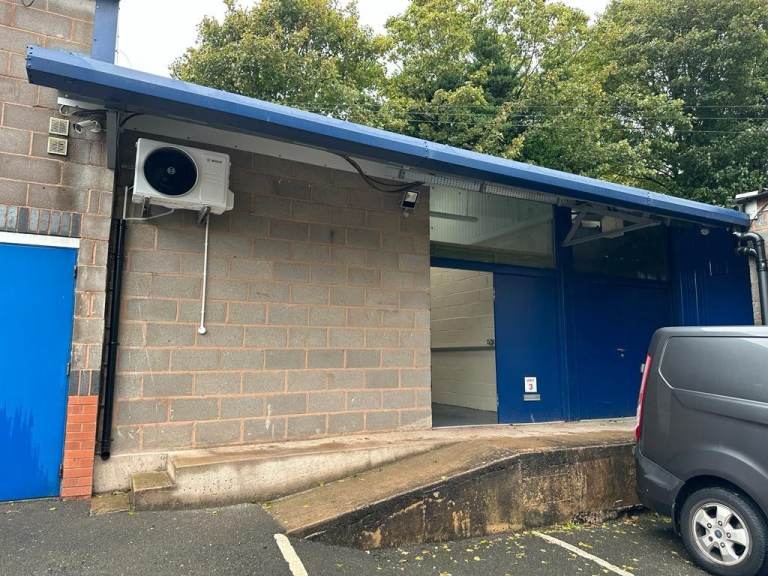 Refurbished unit to rent in Kings Norton