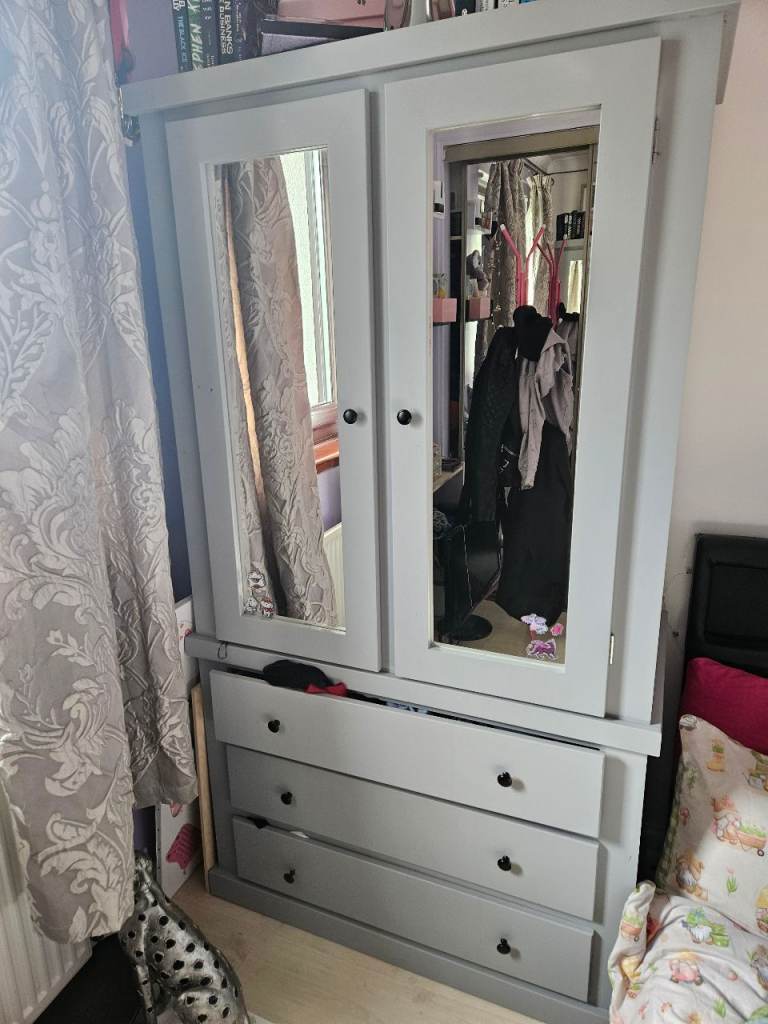 Oak wood single wardrobe 