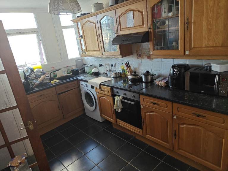 Room takeover in Carlton gardens Leeds LS7 1HG 