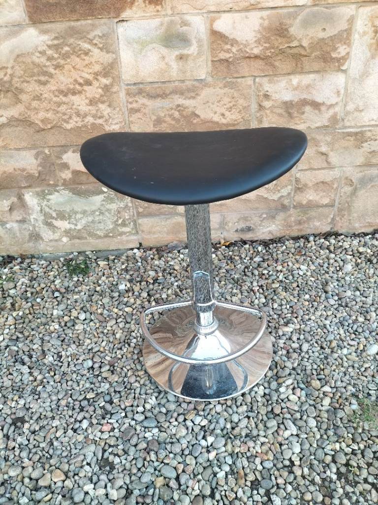 Swivelling Bar Stool, Oval padded seat, Black Faux Leather, Chrome Base- only £30