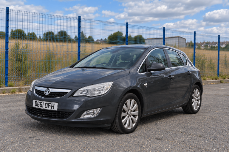 Vauxhall, ASTRA, Hatchback, 2012, Manual, 1956 (cc), 5 doors