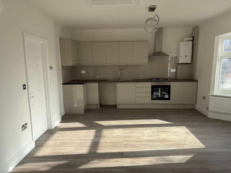 2Bed Bungalow to let in Woodford Green, IG8