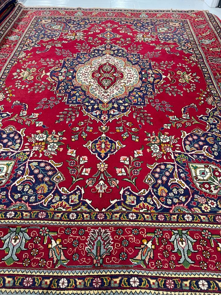 Traditional Persian rug 300x385cm