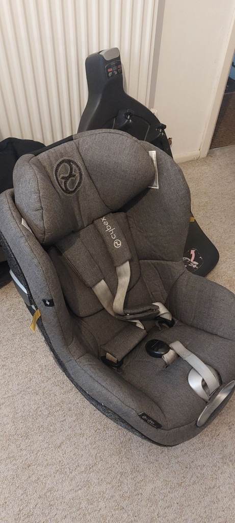 Cybex Car Seat and Isofix Base 