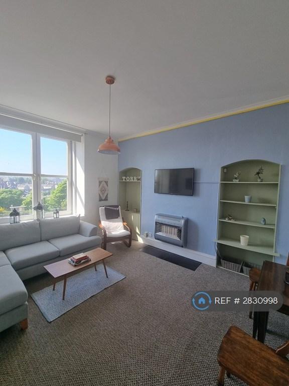 2 bedroom flat in Menzies Road, Aberdeen, AB11 (2 bed) (#2830998)