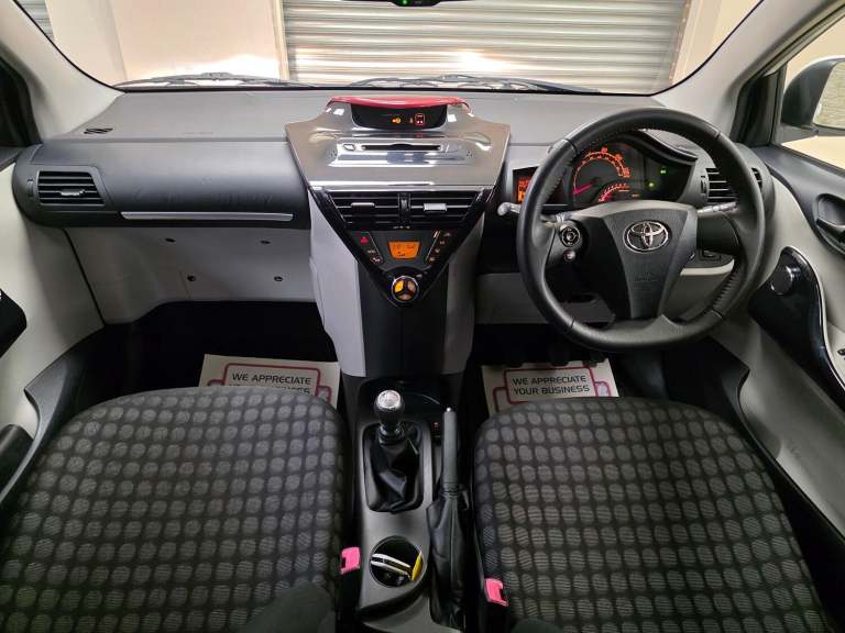 TOYOTA IQ 1.0 VVT-i 2 White Manual Petrol WARRANTY 12 MONTHS MOT