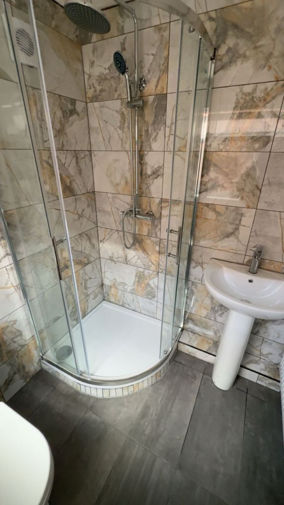 2 bed end of terrace house 