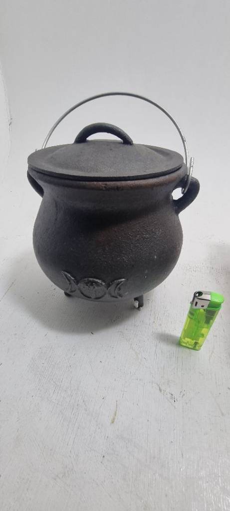 Unusual Cast Iron Witches Cauldron | Heavy | Container | Halloween | Sweet Jar | Pot | Novelty 