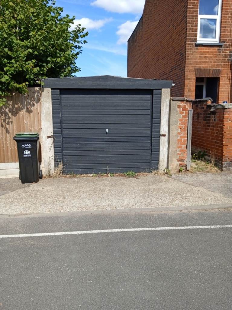 Secure Lock-Up Garage To Let | Ipswich IP4 | Direct Street Access & Storage