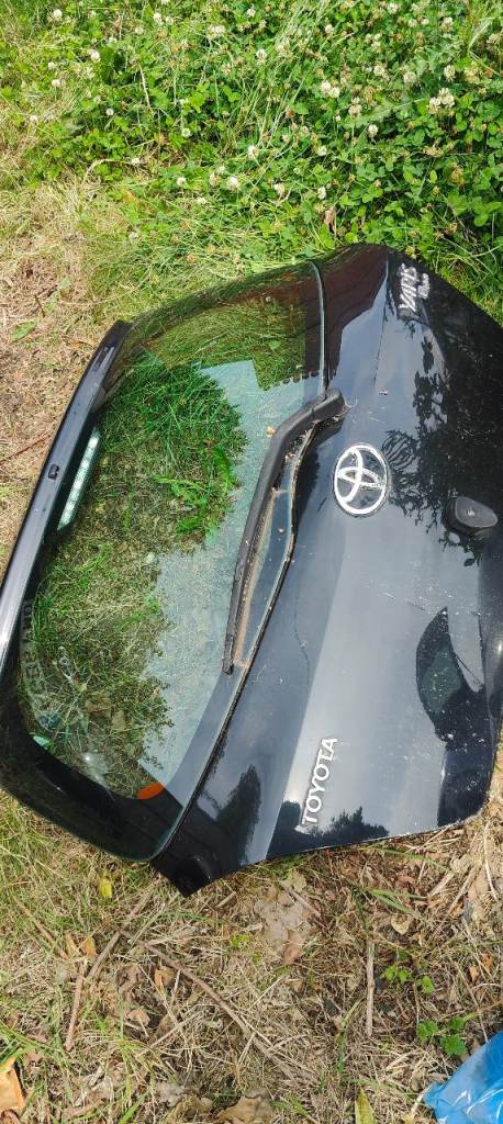 2006 Toyota Yaris rear boot lid tailgate in black used complete