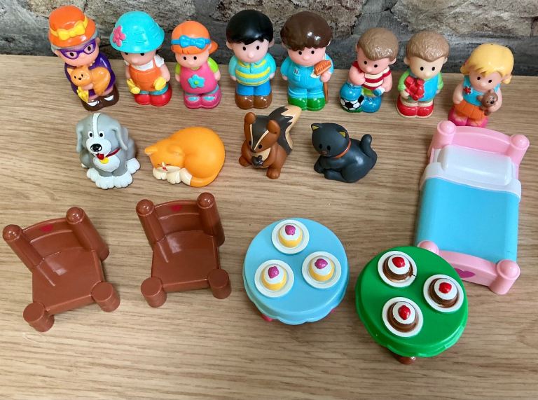 ELC HAPPYLAND TOY FIGURES, ANIMALS, FURNITURE. 17 toys only £20 the lot !!