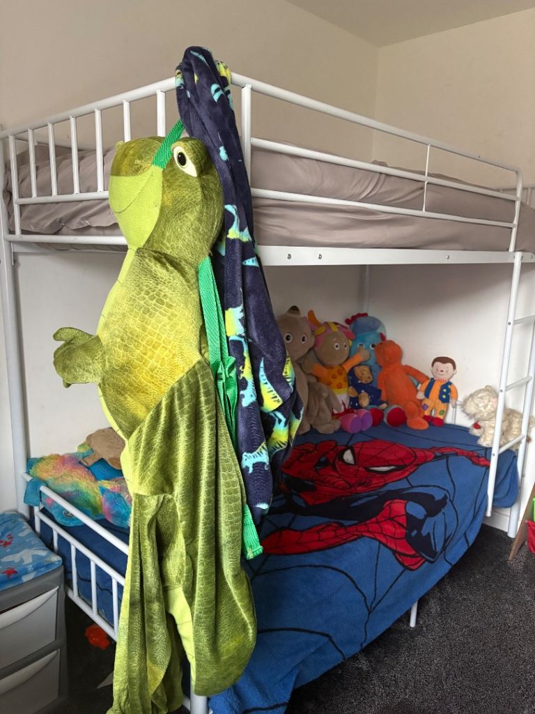White Metal Bunk Bed with Ladder – Good Condition