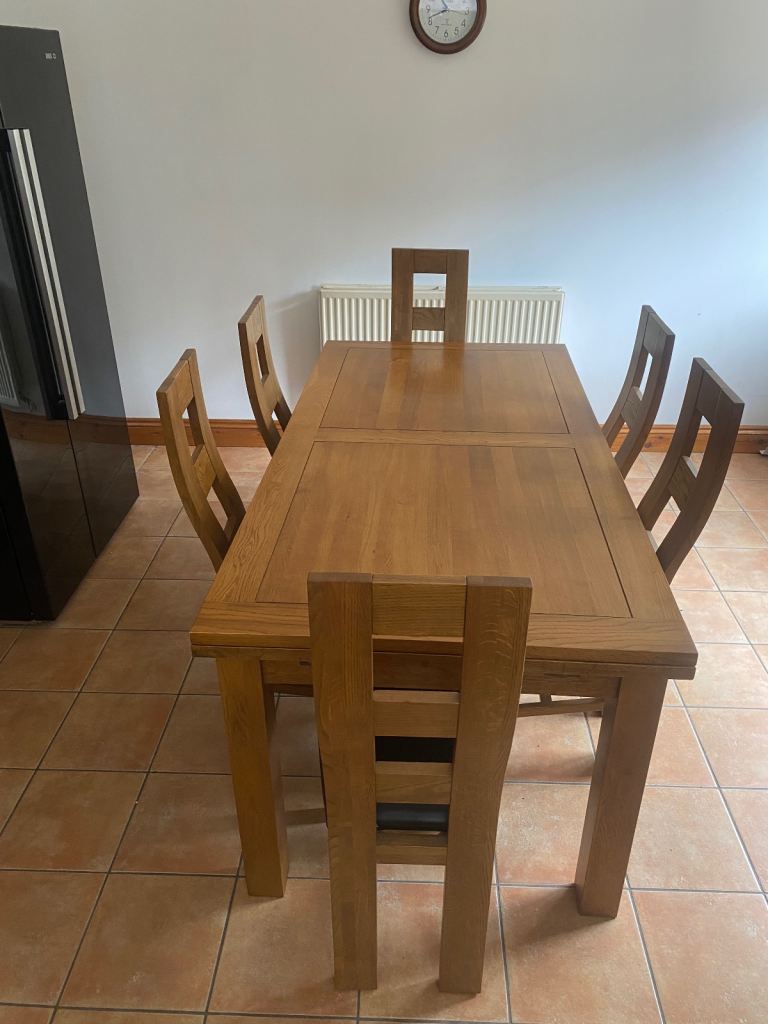 Solid Oak Dining Table with 6 Chairs – Good Condition