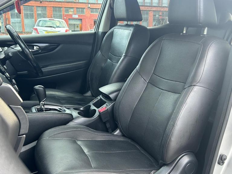 2014 Nissan Qashqai 1.6 dCi Tekna 5dr Xtronic HATCHBACK DIESEL Automatic