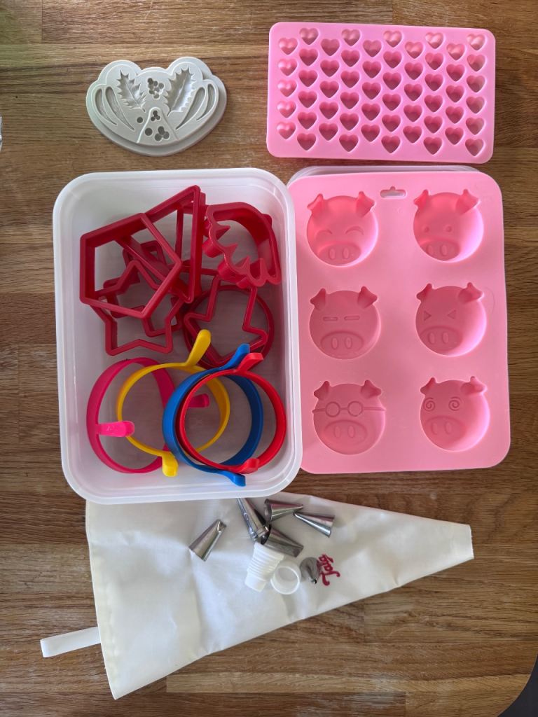 Silicone baking mold set