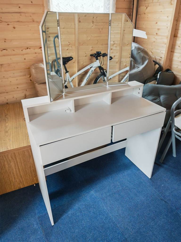 Dressing table