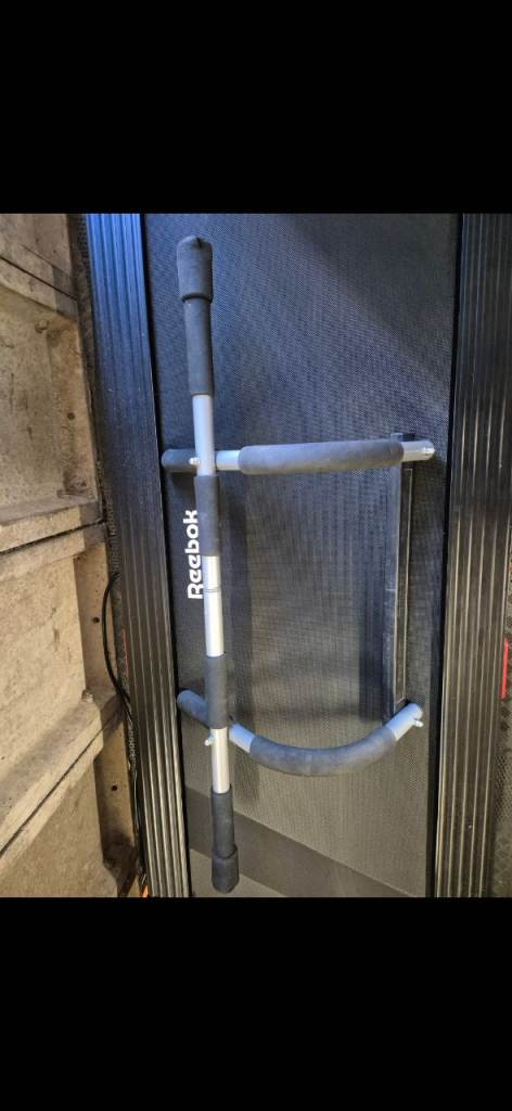 Reebok Door Frame Pull-Up Bar – Good Condition