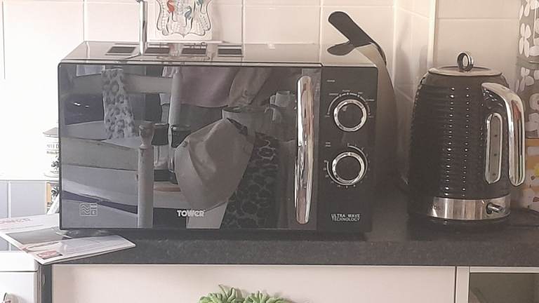 Tower Black Microwave Oven - Good Condition