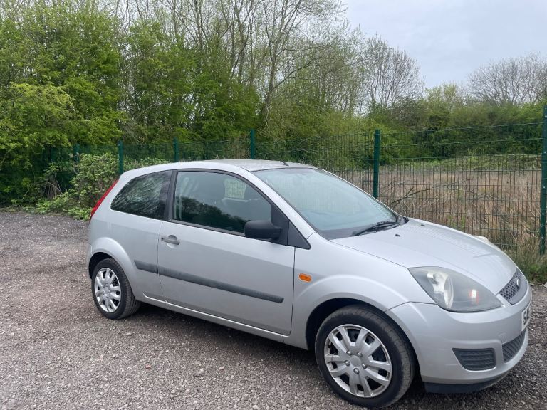 FORD FIESTA 1.2 STYLE 57 REG SILVER SERVICE HISTORY MOT SEPTEMBER 27TH LOW INSURANCE 48+MPG