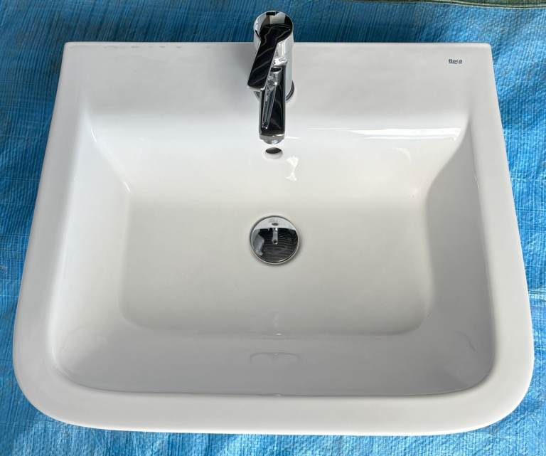 Roca The Gap Original wall-hung basin 1TH with full pedestal width 550mm, 720mm high pedestal
