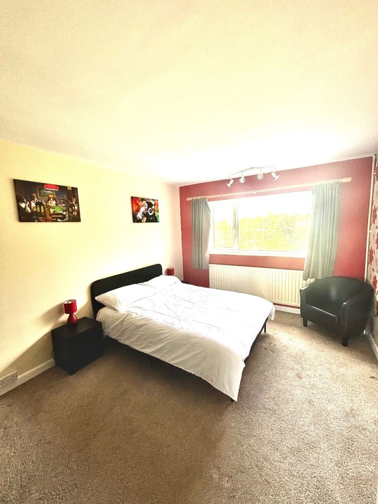Spacious house and room 