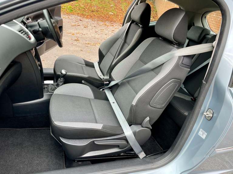 PEUGEOT 207 1.4 HDi Envy 2011