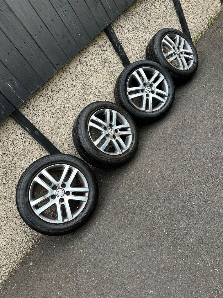 VW Jetta 16” Alloys  Original VW alloys  