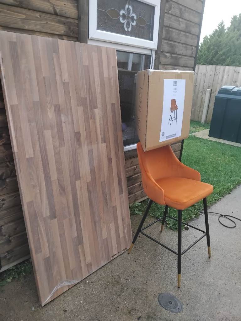 Breakfast bar and stools