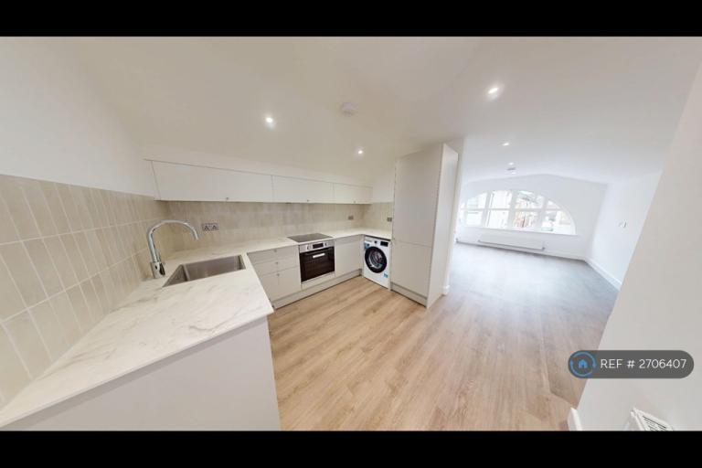 1 bedroom flat in Berkley Road, Gravesend, DA12 (1 bed) (#2706407)