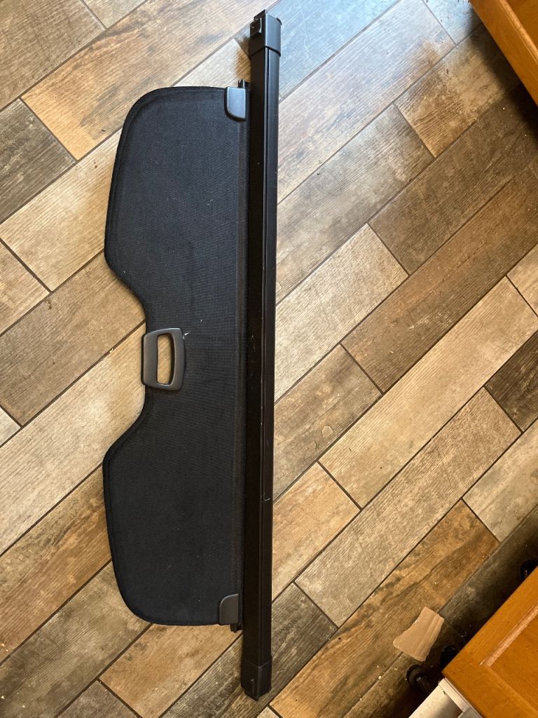 Peugeot 308 SW 2009 rear shelf in good condition 