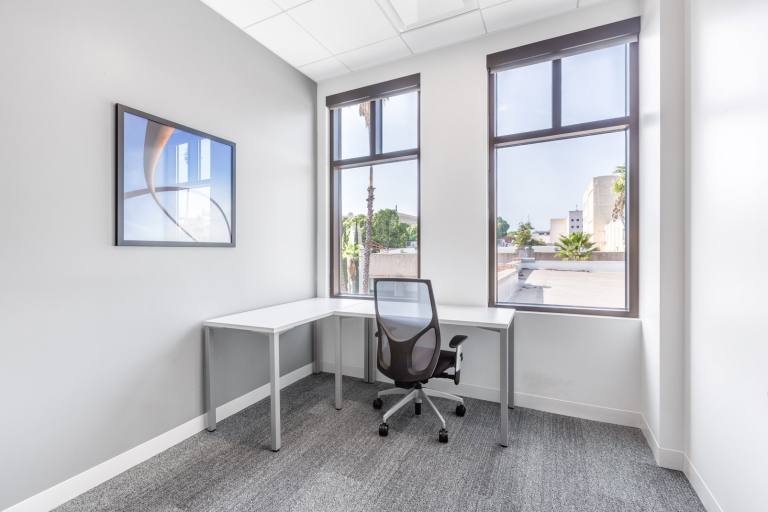 Glasgow - G51 1DZ \ Small Office Space with Flexible Terms