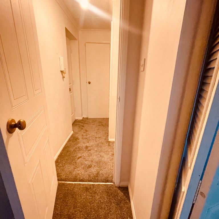 1 bedroom flat newly refurbished in Maplin Park Langley 