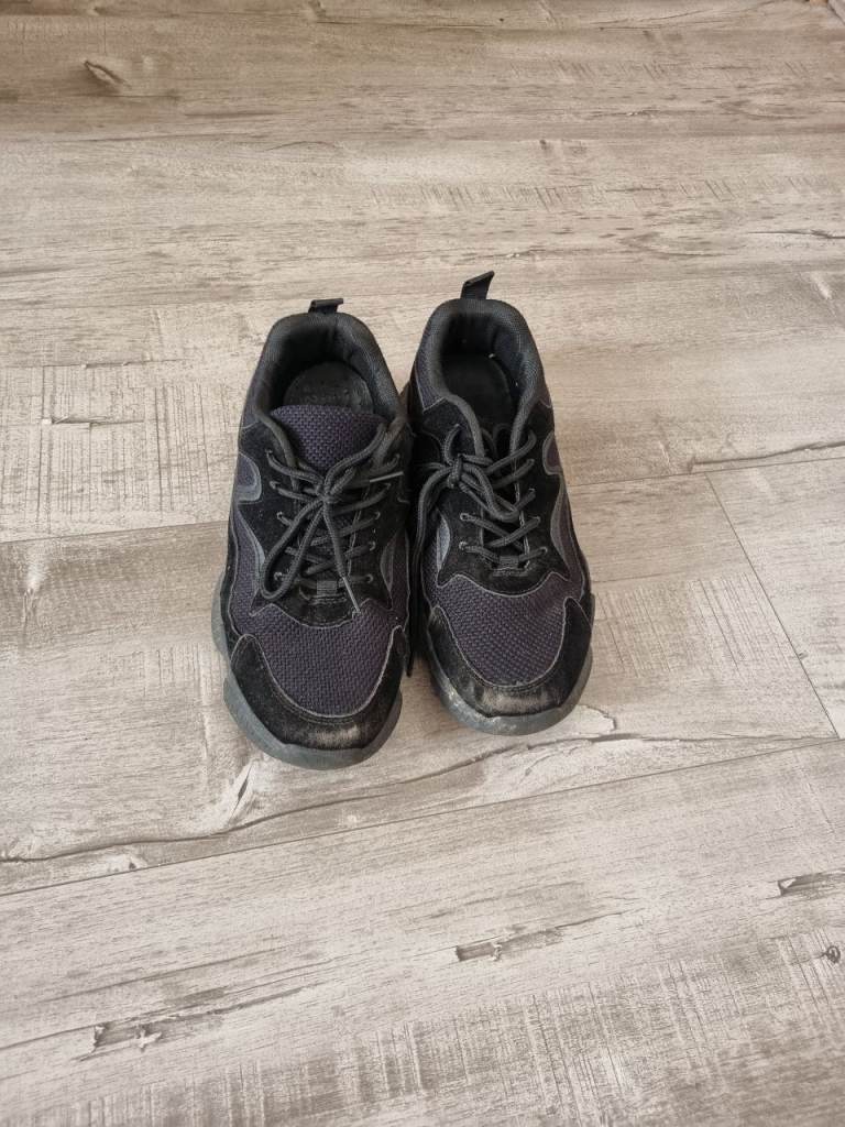 Men's Black Trainers – Good Condition