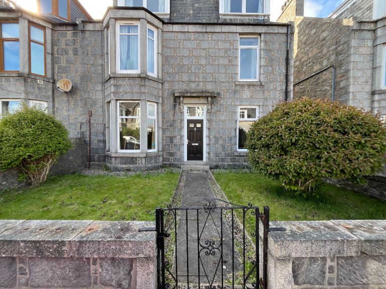 2 beds 1 bathroom – Flat