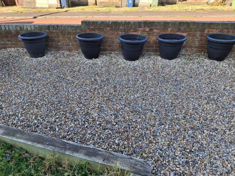 Garden tubs in perfect condition