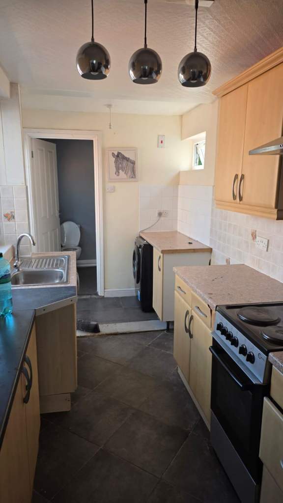 Decent 3 Bed House in Radford - 19 mins walk to Cov City Centre / Train Station
