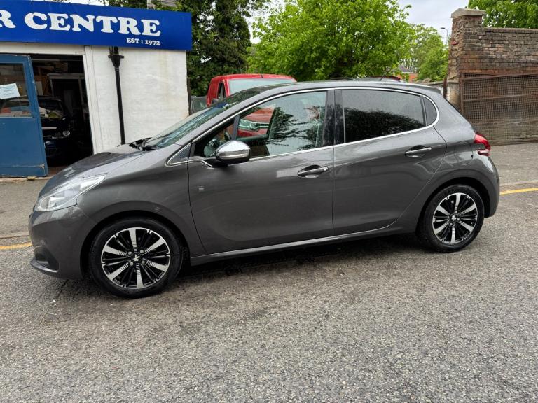 2018 Peugeot 208 1.2 PureTech 82 Tech Edition 5dr [Start Stop] HATCHBACK Petrol Manual