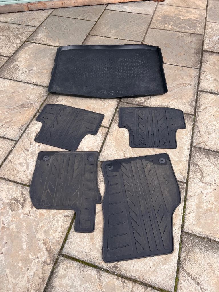 Seat Ateca - full set of rubber floor mats & boot liner tray - genuine parts 575061500 & 575061201F