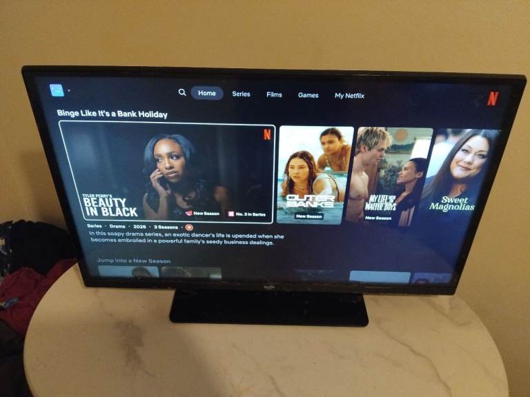 32 inchBlack Smart TV – Good Condition, Ready to Use