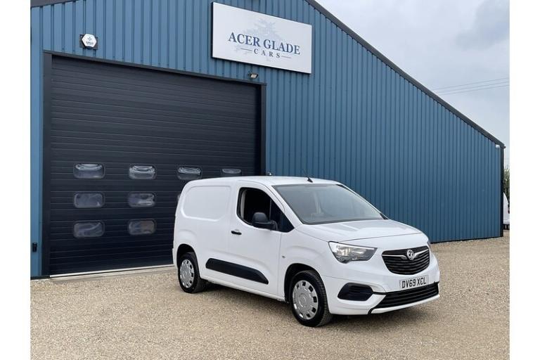 2019 Vauxhall Combo 2300 1.5 Turbo D 100ps H1 Sportive Van PANEL VAN DIESEL Manual